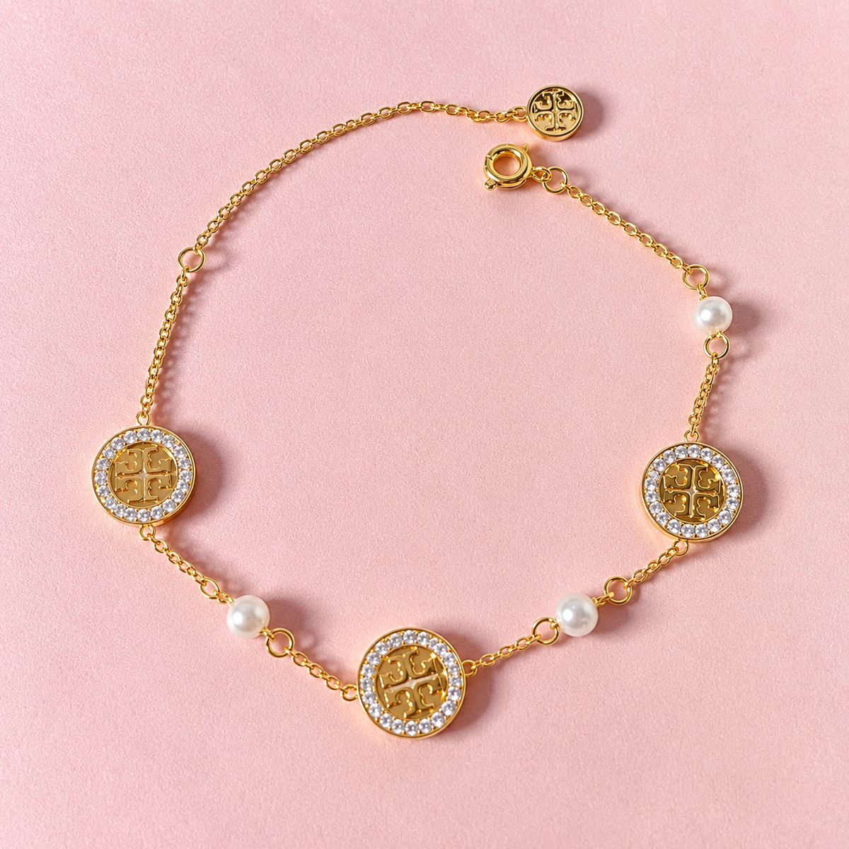 Elegant Circular Logo Charm Bracelet With Delicate Pearls