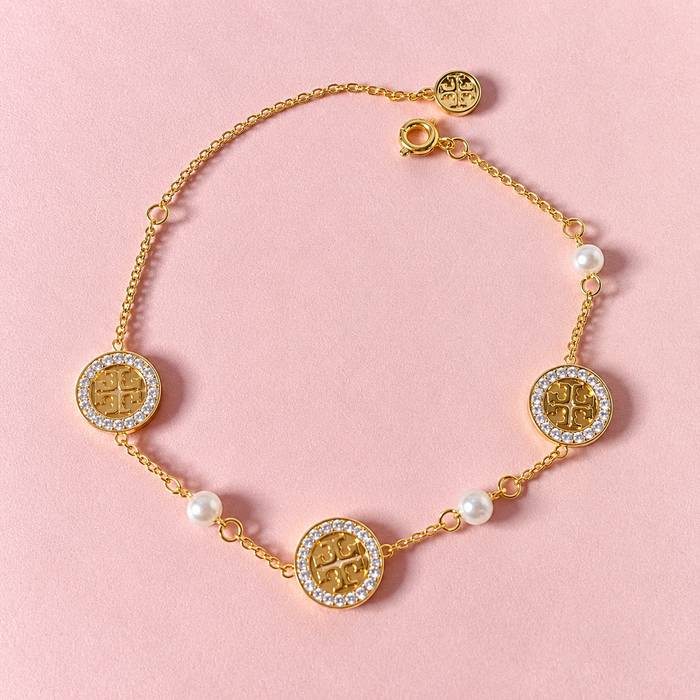 Elegant Circular Logo Charm Bracelet With Delicate Pearls